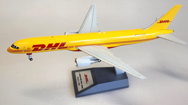 IFEAV2010 | El Aviador 1:200 | Boeing 757-200 DHL HP-2010 (with stand)