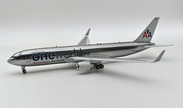 IF763AA0323P | InFlight200 1:200 | Boeing 767-300 American Airlines N395AN, 'oneworld'