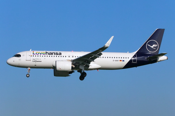 PH04502 | Phoenix 1:400 | Airbus A320neo Lufthansa Lovehansa D-AINY