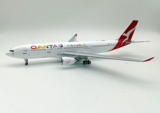 IF332QF0723 | InFlight200 1:200 | Airbus A330-203 Qantas VH-EBL (with stand)