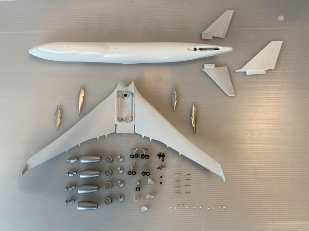 IFKIT747300400 | InFlight200 1:200 | Boeing 747-300/400 metal kit in white