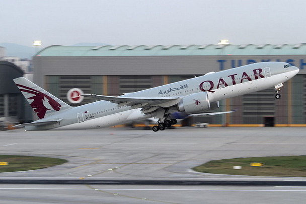 PH04548 | Phoenix 1:400 | Boeing 777-200LR Qatar A7-BBH | is due: October 2023