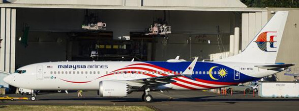 LH2454 | JC Wings 1:200 | Boeing 737-8 MAX Malaysian Airlines 9M-MVA (with stand) | is due: September 2023