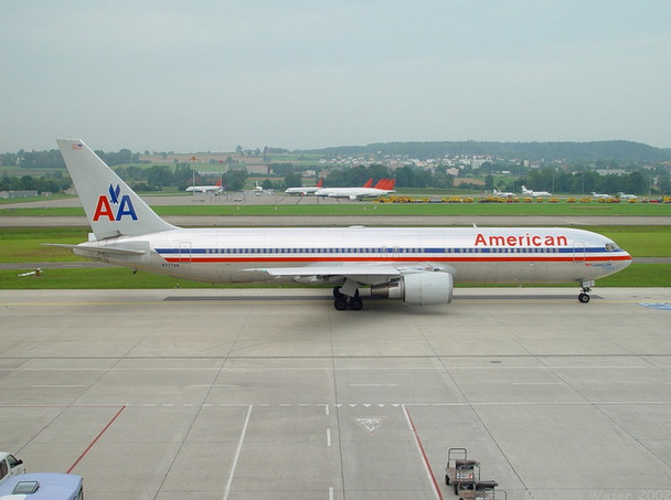 PH04554 | Phoenix 1:400 | Boeing 767-300ER American Airlines N377AN