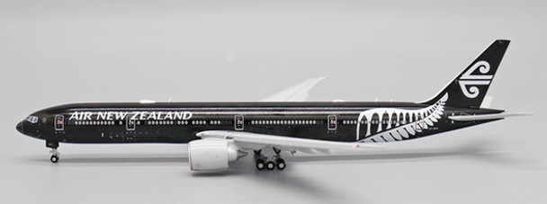 XX40006A  | JC Wings 1:400 | Boeing 777-300ER Air New Zealand All Blacks Reg: ZK-OKQ( Flaps Down)