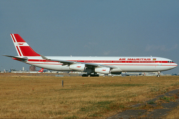 PH11856 | Phoenix 1:400 | Airbus A340-300 Air Mauritius 3B-NAV
