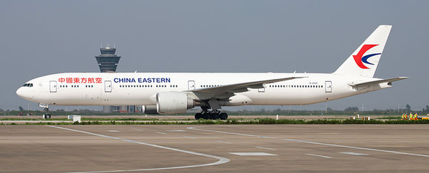 KJ-B77W-076 | Aviation 200 1:200 | Boeing 777-300ER China Eastern B-2023 | is due: December 2023