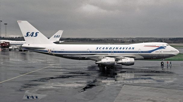 PH11871 | Phoenix 1:400 | Boeing 747-200 SAS LN-RNA 'polished' | is due: December 2023