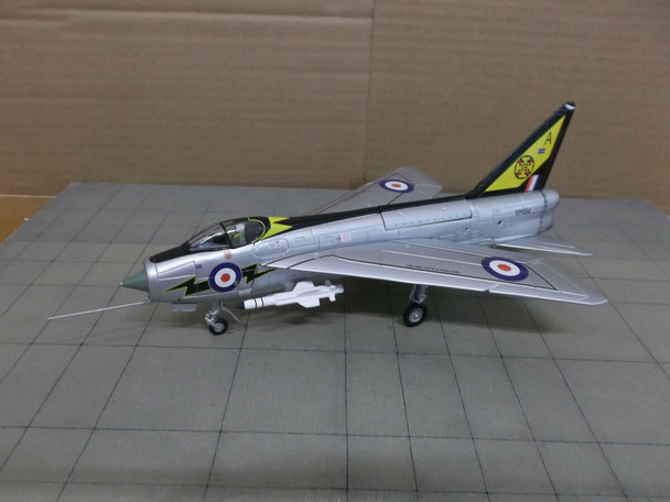 AA32305 | Corgi 1:72 | English Electric Lightning F.1A RAF XM184 A 111 Squadron RAF Wattisham