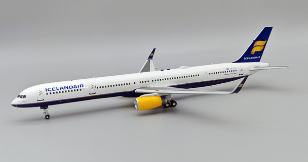 IF753FI0224 | InFlight200 1:200 | Boeing 757-308 Icelandair TF-FIX (with stand) | is due: May 2024