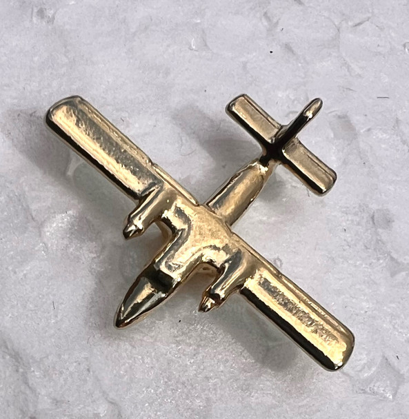 CL108 | Clivedon Collection Pin Badges | De HAVILLAND CANADA DHC-6 Twin Otter 22ct Gold plated pin badge