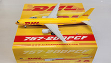 IFEAV2010 | El Aviador 1:200 | Boeing 757-200 DHL HP-2010 (with stand)