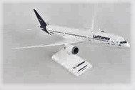 SKR1096 | Skymarks Models 1:200 | Boeing 787-9 LUFTHANSA 1:200 SCALE | is due: April-2023