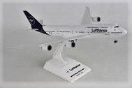 SKR1040 | Skymarks Models 1:200 | Boeing 747-8i LUFTHANSA 1:200 SCALE WITH GEAR NEW LIVERY | is due: April-2023