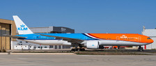 AV4212 | Aviation 400 1:400 | Boeing 777-306ER Royal Dutch Airlines PH-BVA KLM detachable gear | is due: December 2023