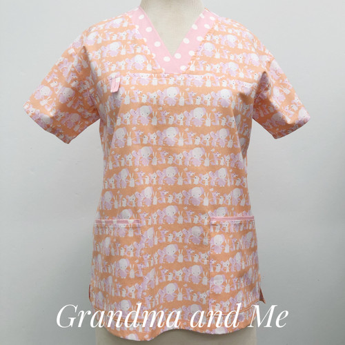 M Scrub Top Animals 