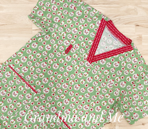 M Scrub Top Christmas Baubles