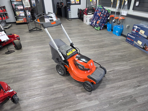 Husqvarna Lawn Xpert LE-322R (2 batteries and charger included)