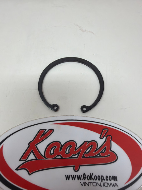 LS tractor Snap Ring (40029299)