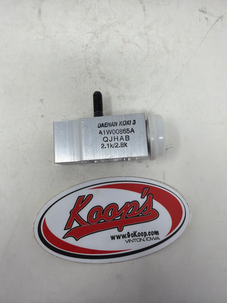 Genuine OEM LS Tractor Valve Assy--Expansion (TRG865) (40352090)