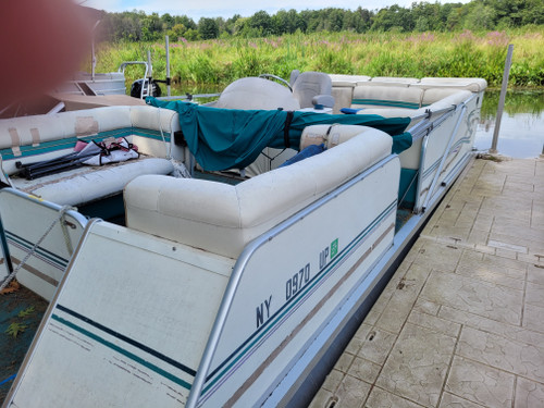 20' PLAYBUOY PONTOON BOAT 1997