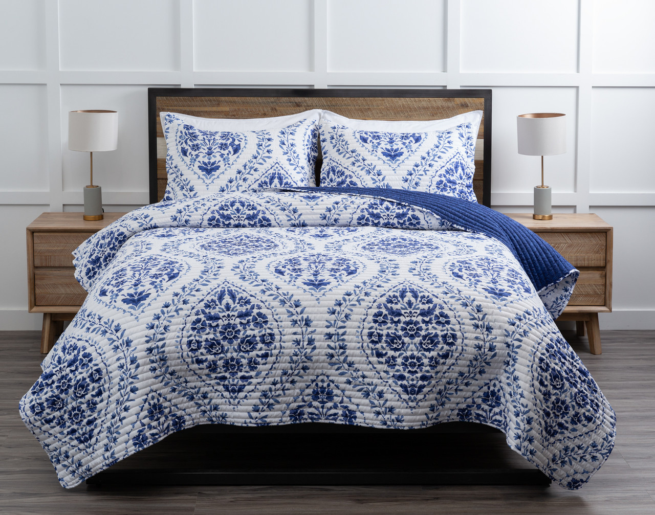 Front view of our Blue Willow Coverlet Set dressed over a queen bed.