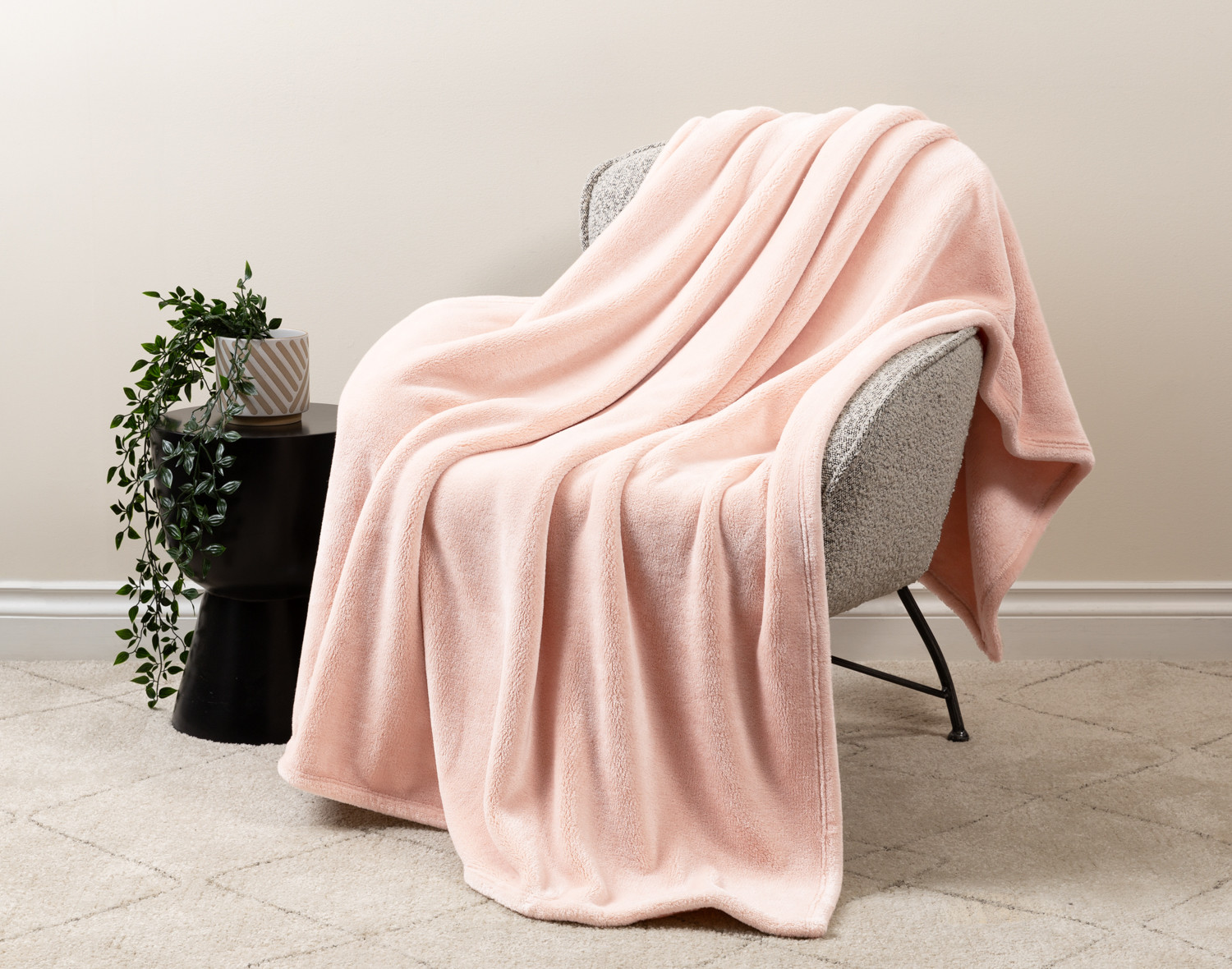 Velvet Plush Throw Powder Pink QE Home
