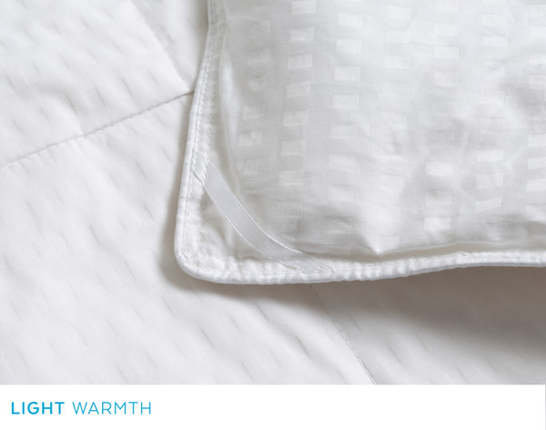 Close-up on a piped corner on our Petite Pearl Mulberry Silk Duvet.