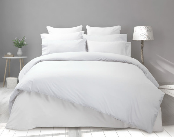 Front view of Cotton Blend Percale Duvet Cover with matching sheet set.