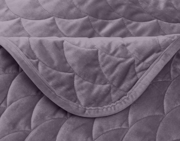 Calme Weighted Quilt Set scale pattern and hem close-up.