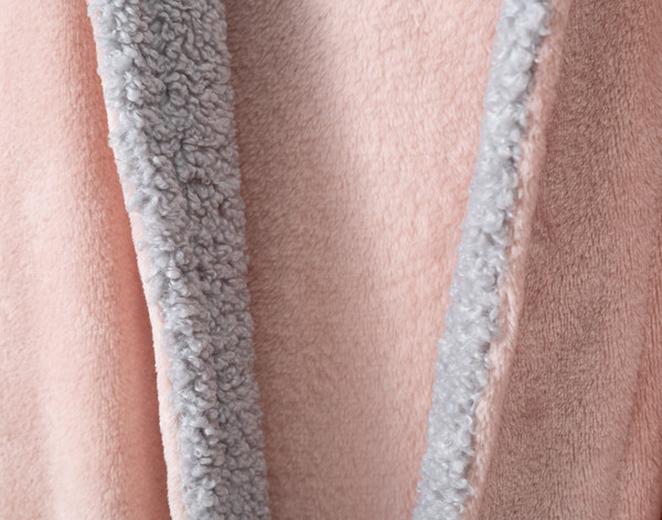 Close-up on the boucle collar on our Fleece Boucle Bathrobe in Blush.