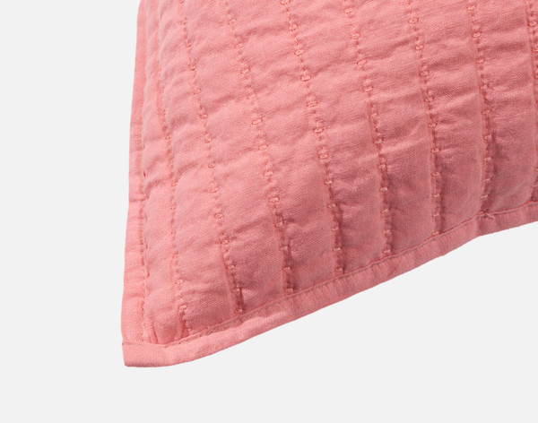 Close-up on the light flanged edge on the corner of our Linen Cotton Square Cushion Cover in Fuchsia.