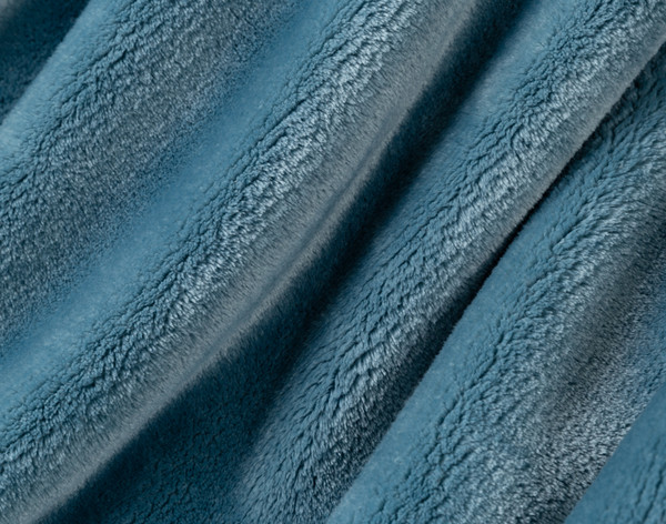 Gros plan sur notre peluche Velvet Jeté en Teal pour montrer sa douce texture veloutée.