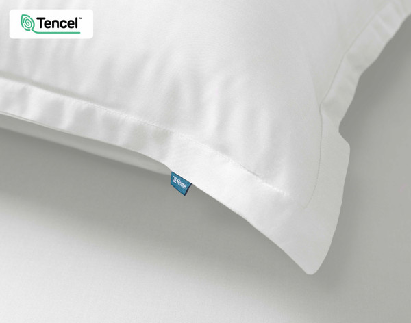 Close-up on the flanged edge border on the corner of our BeechBliss TENCEL™ Modal Pillow Sham in White.