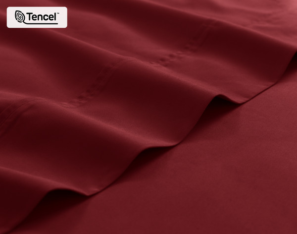 Close-up on the edge of the flat sheet for our Eucalyptus Luxe TENCEL™ Lyocell Sheet Set in Black Cherry.