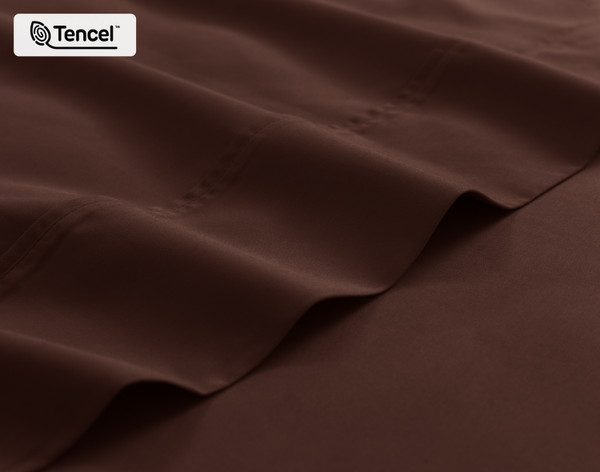 Close-up on the edge of the flat sheet for our Eucalyptus Luxe TENCEL™ Lyocell Sheet Set in Chestnut.
