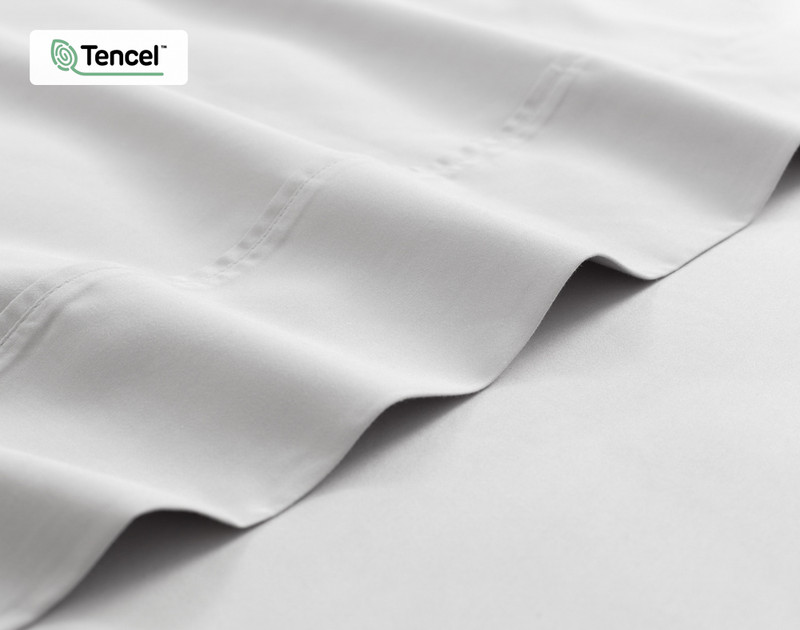 Close-up on the edge of the flat sheet for our Eucalyptus Luxe TENCEL™ Lyocell Sheet Set in Silver.