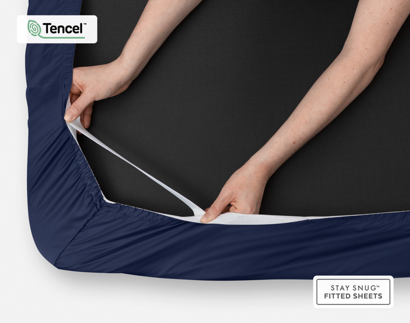 A vertical elastic on four corner pockets adjusts to both shallow and deep mattresses.