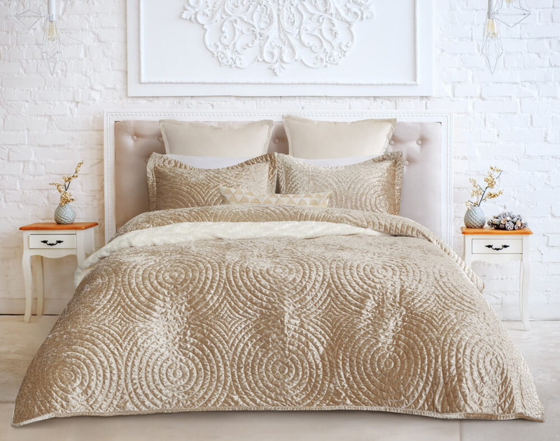 Mercado features a classic medallion design on gold crushed velvet and reverses to a warm golden tan colour.