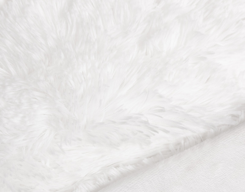 Close-up on the fluffy surface on our Frosted Shaggy Throw in White to show its exceptional softness.