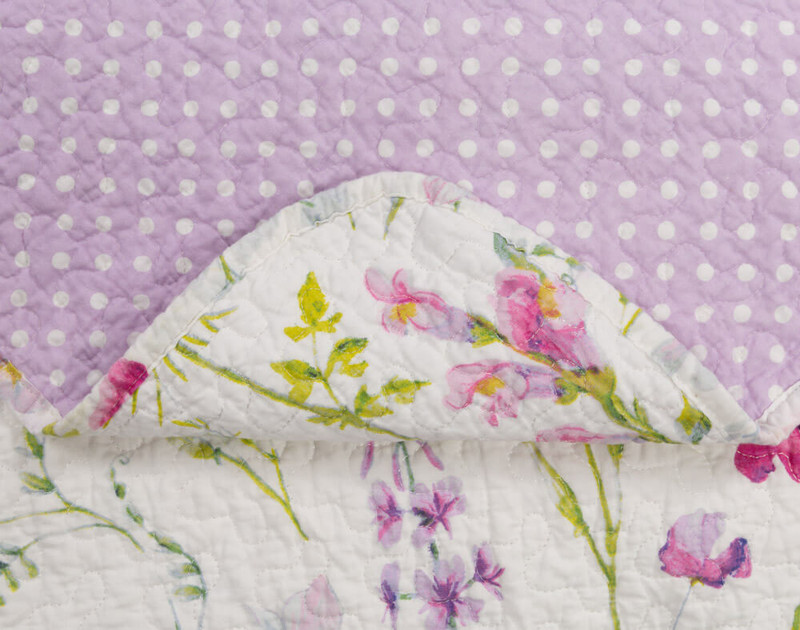 Folded corner on our Annabelle Cotton Quilt Set to show both its surface and reverse patterns.