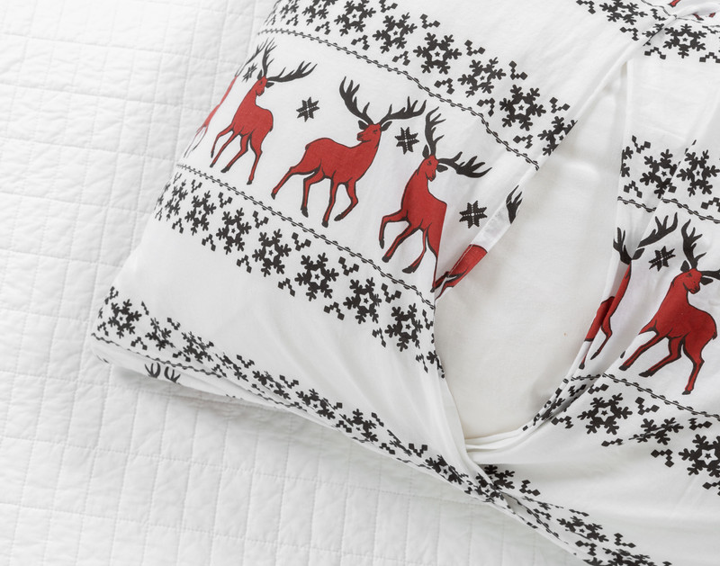 Envelope enclosure on the pillow sham for our Reindeer Cotton Quilt Set.