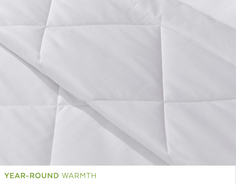 Close-up on the folded top edge of our Kapok Komfort Duvet.