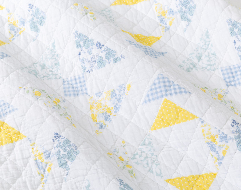 Close-up on the triangular pattern on our Margot Cotton Quilt Set.