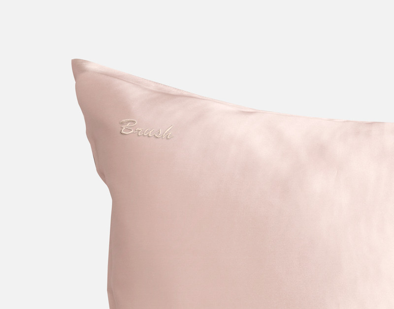Taie d'oreiller brodée personnalisée 100% Soie de mûrier - rose blush (vendue individuellement)
