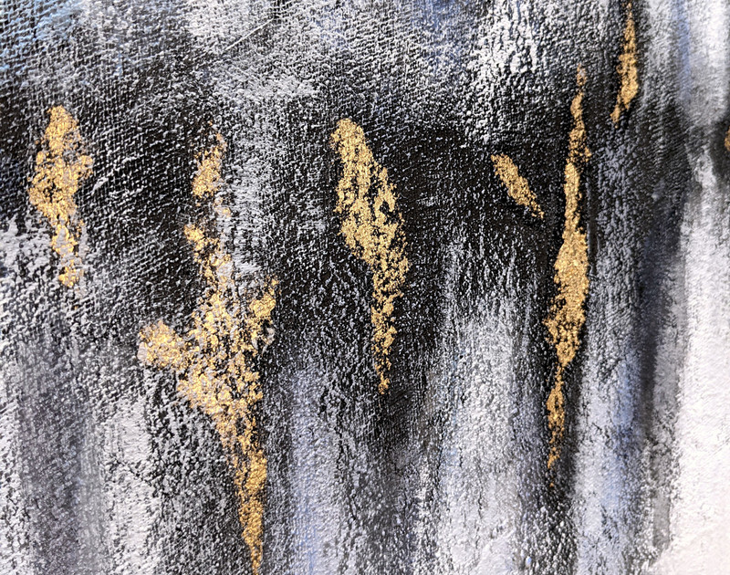 Close-up on the gold and cobalt design on our Cobalt Haze Wall Décor.