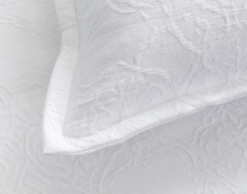 Close-up on the corner on our Corinthia Pillow Sham.
