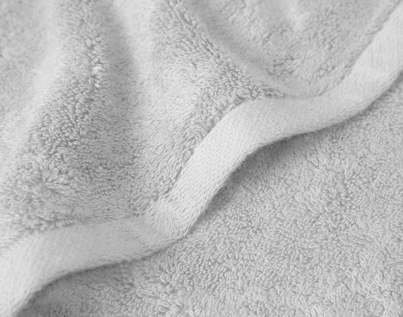 Close-up on the solid edge of our Modal Cotton Towels in Silver.