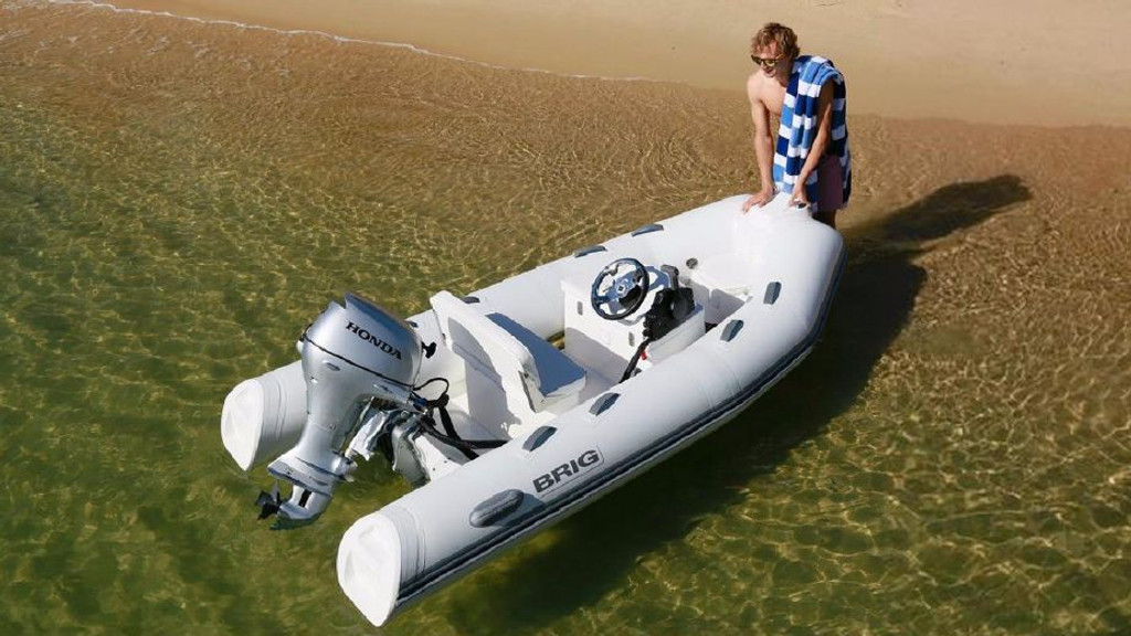 BRIG | FALCON 330 w/ Yamaha F20SWPB