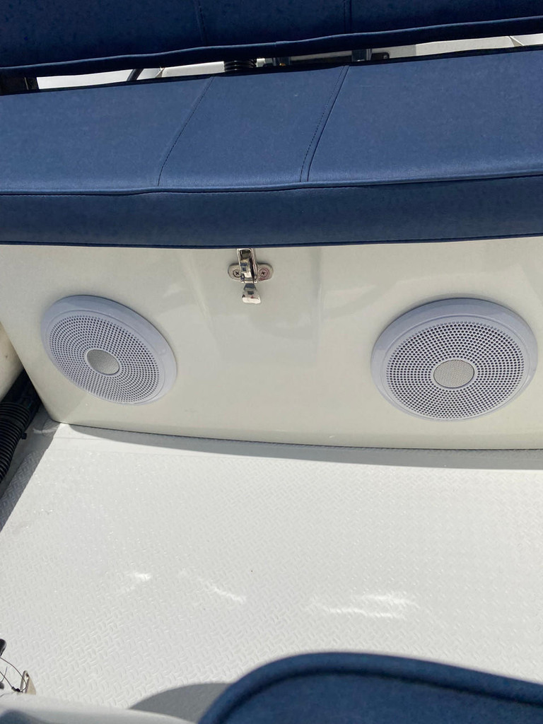 BRIG FALCON 330 w/ Yamaha F20SWPB (UAQRK58494J122)